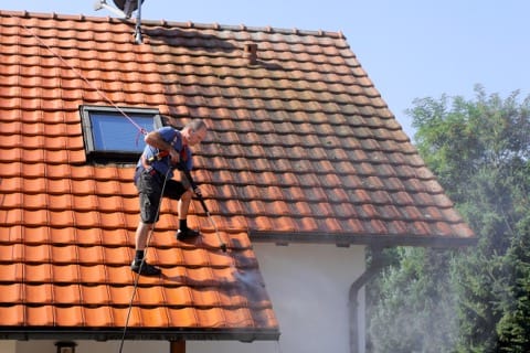 Nettoyage de toiture & gouttières, peinture & hydrofugation de toiture Sissonne